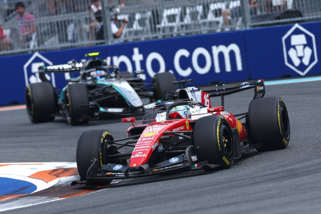 Leclerc lamenta que el piloto que más duro lucha contra Ferrari sea el único italiano #F1 #FVDigital