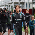 El veredicto de los comisarios tras el feo gesto de Russell en Canadá #F1 #FVDigital