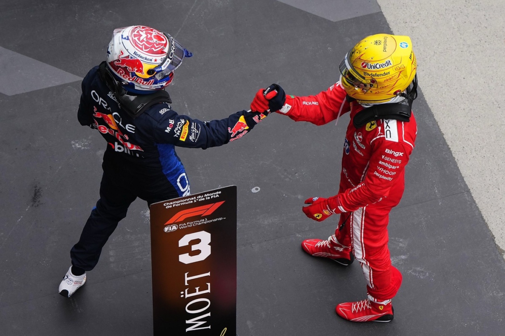 Hamilton y Verstappen vuelven a cargar contra la F1 de 2026 pese al espectáculo #F1 #FVDigital