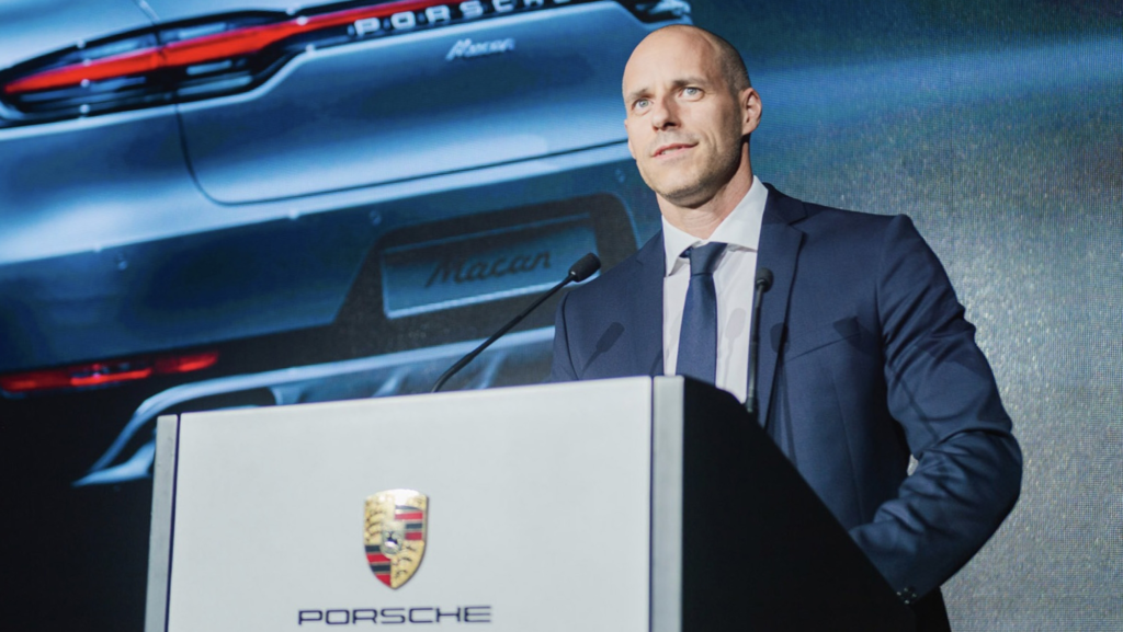 Daniel Schmollinger, jefe de Porsche, da un respiro a los puristas: su coche más icónico "por el momento, se mantiene como está"