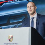 Daniel Schmollinger, jefe de Porsche, da un respiro a los puristas: su coche más icónico "por el momento, se mantiene como está"