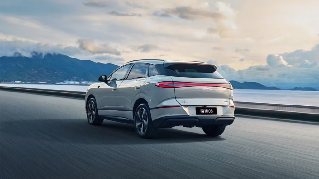 Tiene 1.845 km de autonomía, el tamaño de un Tesla Model Y y cuesta 16.500 €: así es el último SUV híbrido de BYD