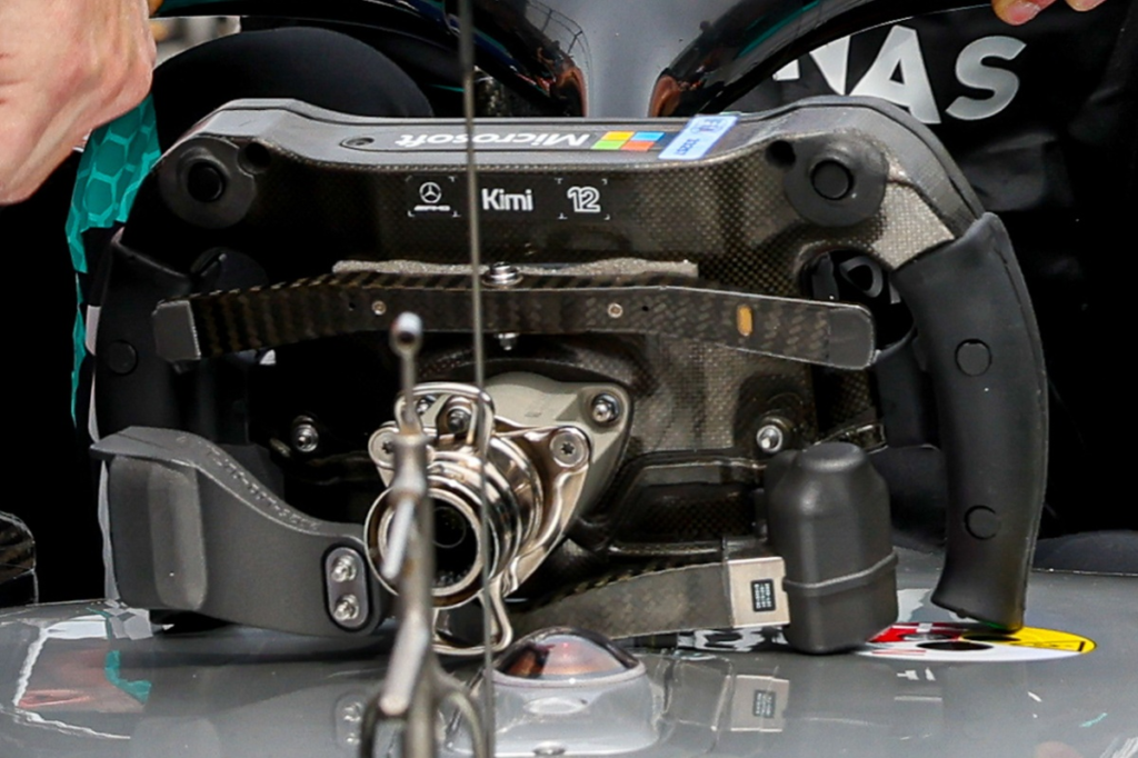 Mercedes encuentra una solución para las salidas: nuevo software y palanca de embrague #F1 #FVDigital