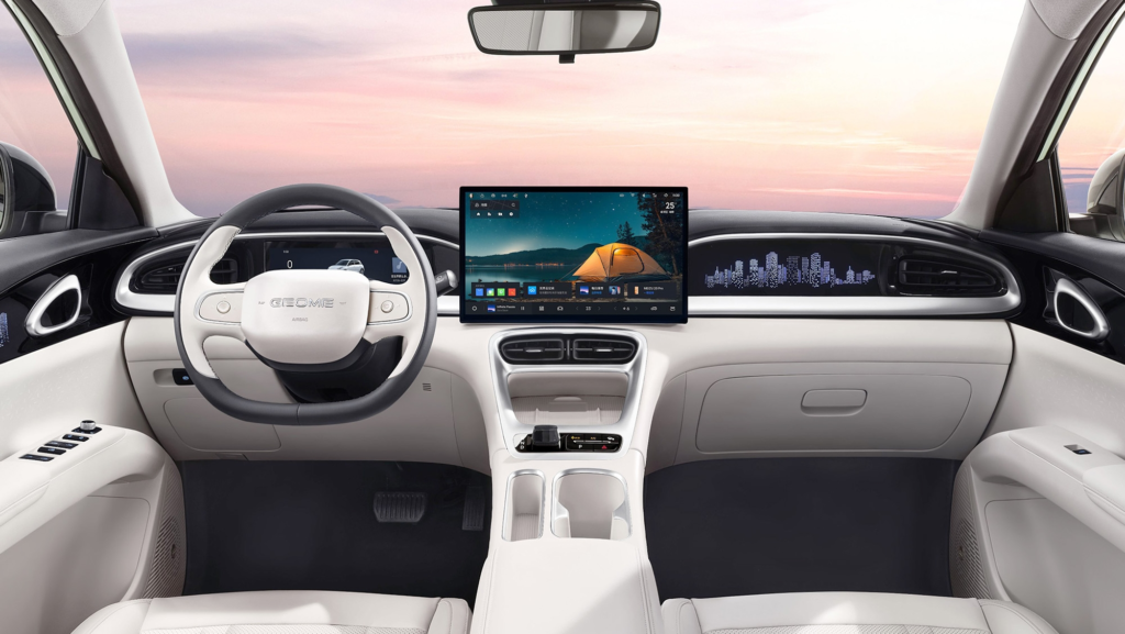 Con 375 litros de maletero y 480 km de autonomía, el coche eléctrico más barato de Geely se renueva por 8.230€ justo antes de llegar a España