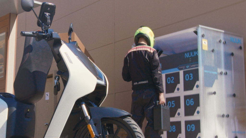 El rival de McDonald's apuesta por 50 puntos de intercambio de baterías en 1 minuto para estas motos eléctricas en España