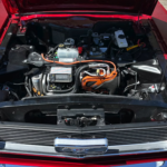 Así es como un Ford Mustang de 1966 se ha convertido en coche eléctrico de 400 CV con motor Tesla y conducción autónoma