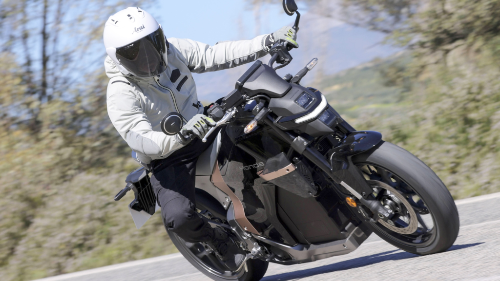El 'padre' de la moto eléctrica Honda WN7 quiere convencer a los escépticos llenos de "prejuicios" sin haberla probado