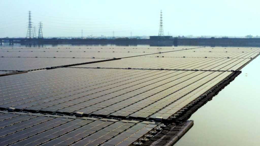 Produce un 12 % más de energía que una planta terrestre: Taiwán prueba las ventajas de los paneles solares en el mar, ahorrando suelo y aumentando la rentabilidad