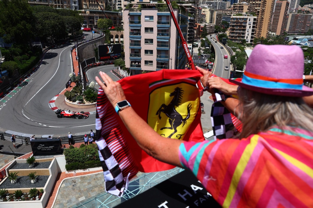 Ferrari muestra su candidatura en la FP1 de Mónaco F1; Alonso, susto y muro #F1 #FVDigital