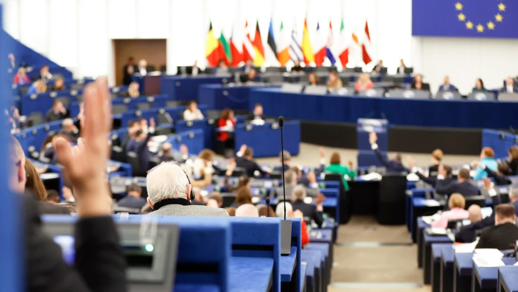 Curiosamente los motores de combustión ahora sí tienen cabida en los planes de la Comisión Europea y la incertidumbre es caótica