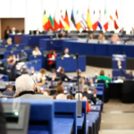 Curiosamente los motores de combustión ahora sí tienen cabida en los planes de la Comisión Europea y la incertidumbre es caótica