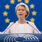 Las contradicciones de Europa: quiere descarbonizar el automóvil pero multa a los coches eléctricos chinos, y sigue permitiendo motores de combustión