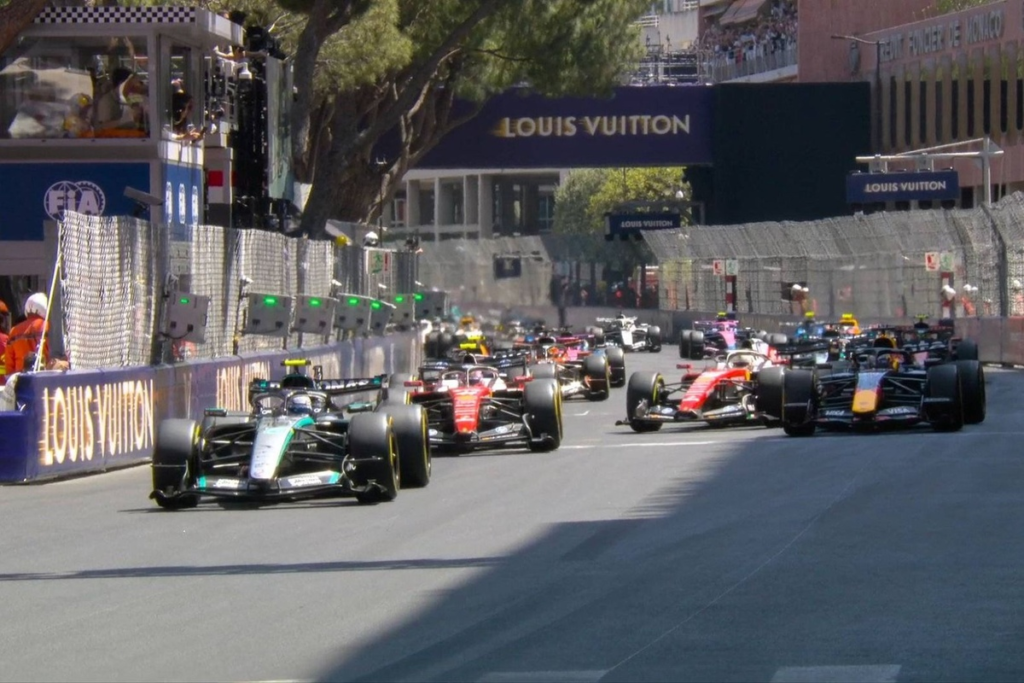 Vídeo F1: A Verstappen le falla el Red Bull en la salida y abandona en Mónaco #F1 #FVDigital