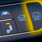 Los coches eléctricos e híbridos de Hyundai y Kia disponen de un botón que no tiene la competencia y que evita que queden inutilizados