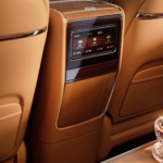 Hacerte un café y viajar 1.200 km sin parar: la 'Rolls-Royce' china de Huawei sube el nivel con su primer monovolumen de lujo talla XXL