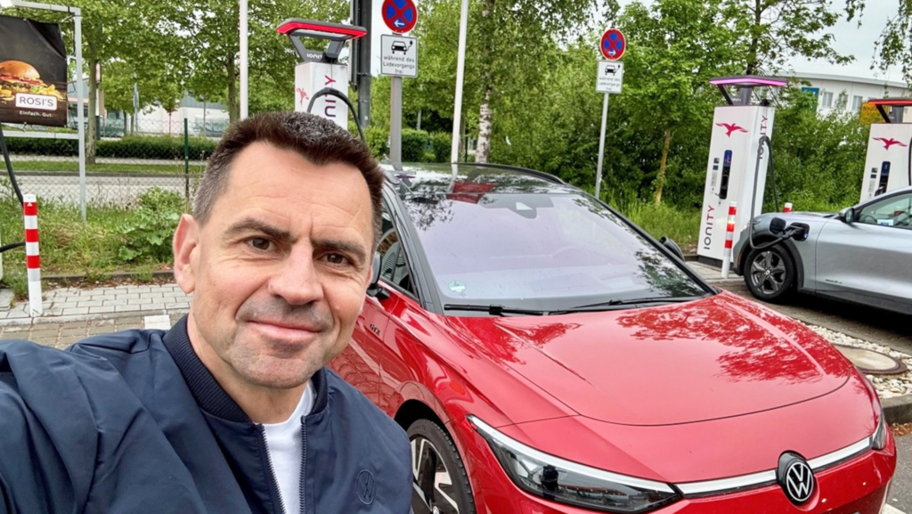 Martin Sander, de Volkswagen, lo tiene claro: a los coches de gasolina les espera el mismo futuro que a los caballos con la llegada del vehículo eléctrico