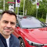 Martin Sander, de Volkswagen, lo tiene claro: a los coches de gasolina les espera el mismo futuro que a los caballos con la llegada del vehículo eléctrico