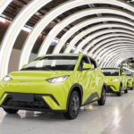 China sigue 'derrumbando' los precios de sus coches eléctricos que caen casi un 10% en sólo un año