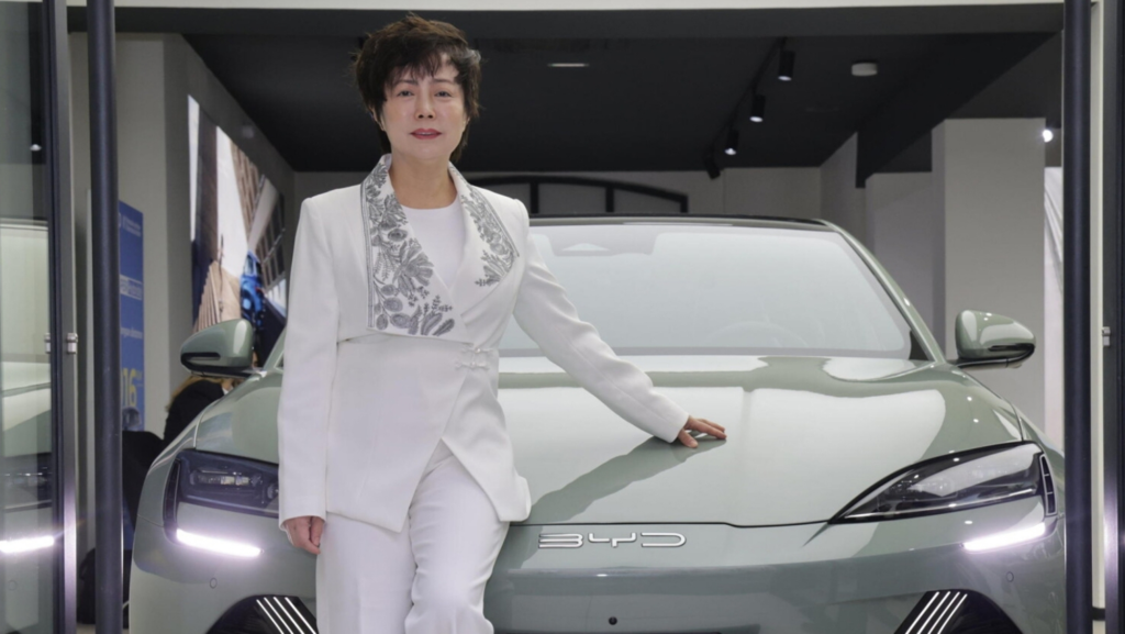 Stella Li, vicepresidenta de BYD, no tiene ninguna duda: 8 de cada 10 coches vendidos serán eléctricos o híbridos enchufables