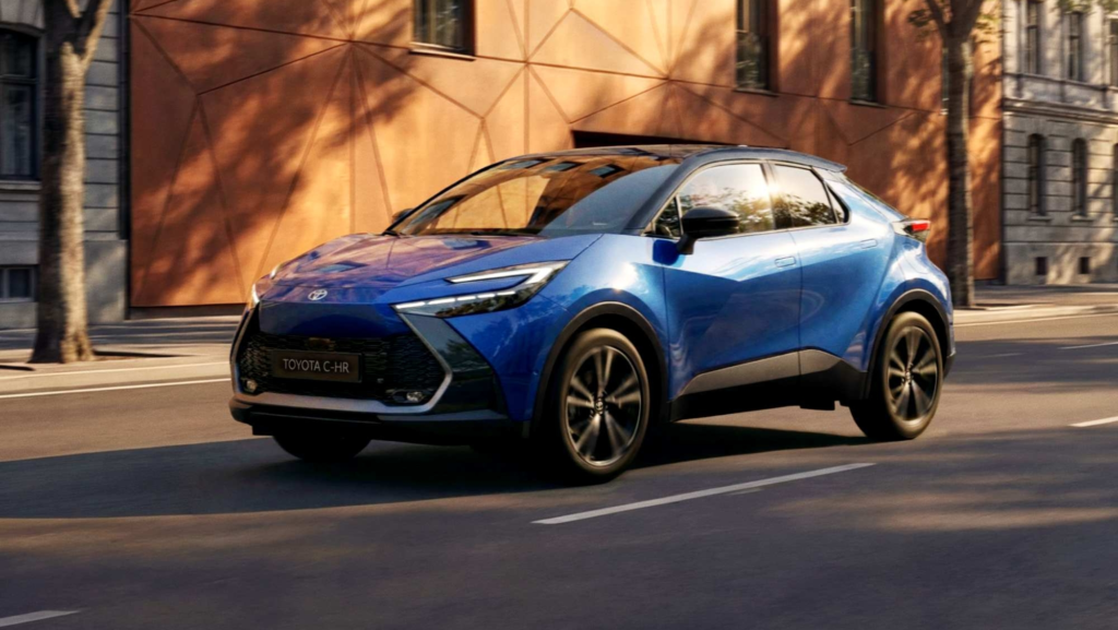 Con 2.100.000 unidades vendidas y 10 años de historia a sus espaldas, el Toyota C-HR 'escondía' una sorpresa hasta llegar a convertirse en un coche 100 % eléctrico