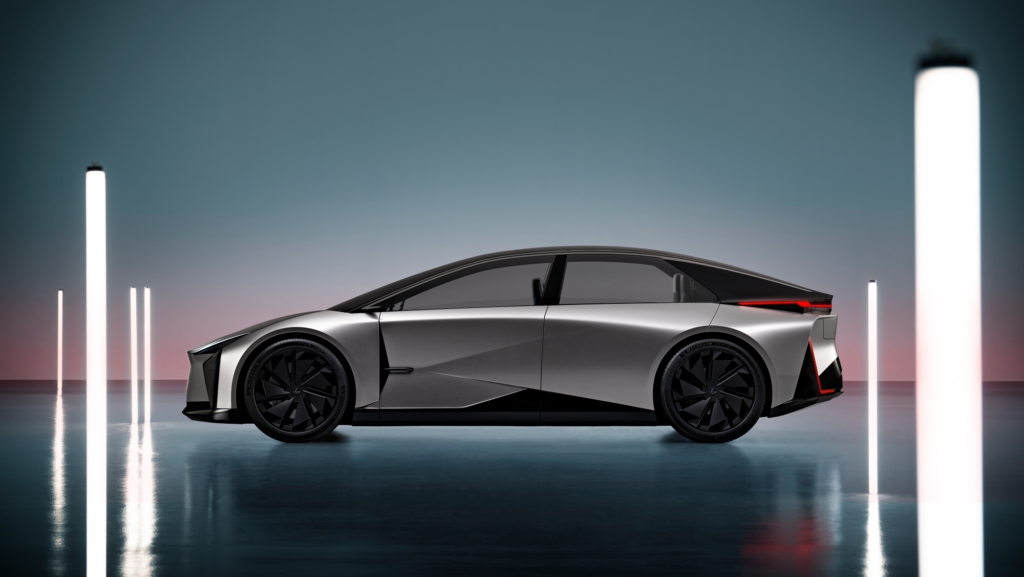 Toyota suspende por completo los planes para fabricar la berlina eléctrica estrella de Lexus