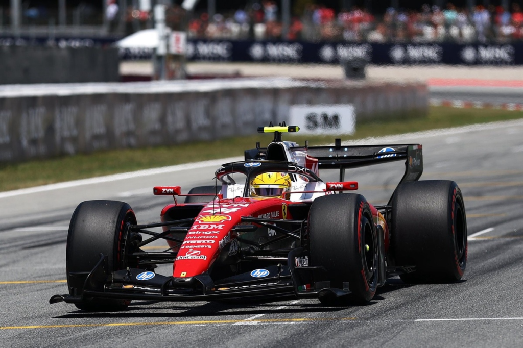 Hamilton conquista Barcelona y se estrena con Ferrari F1; drama para Antonelli #F1 #FVDigital