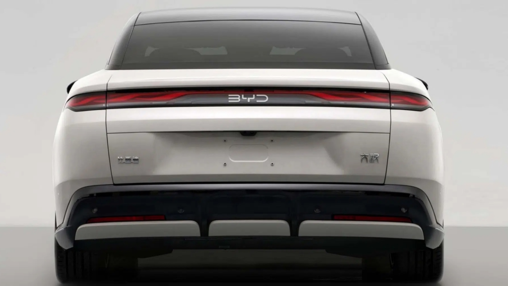 1.008 km de autonomía eléctrica y hasta 764 CV: BYD presenta su candidatura para acabar con los mejores BMW, Audi y Mercedes