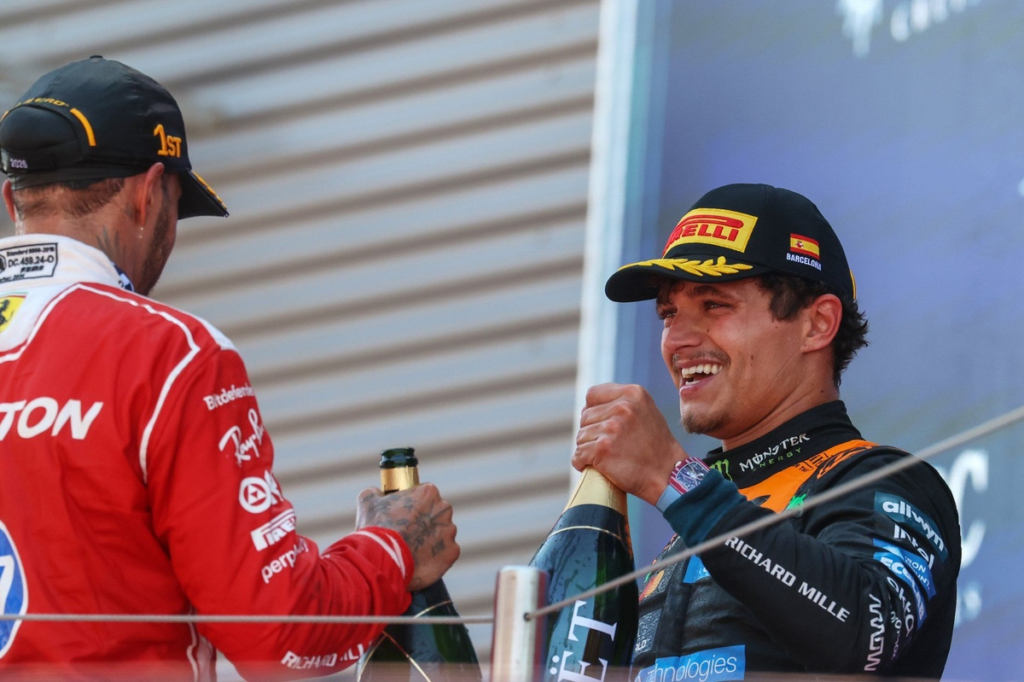 La victoria de Hamilton en Barcelona es “una peineta” a los críticos, según Norris #F1 #FVDigital