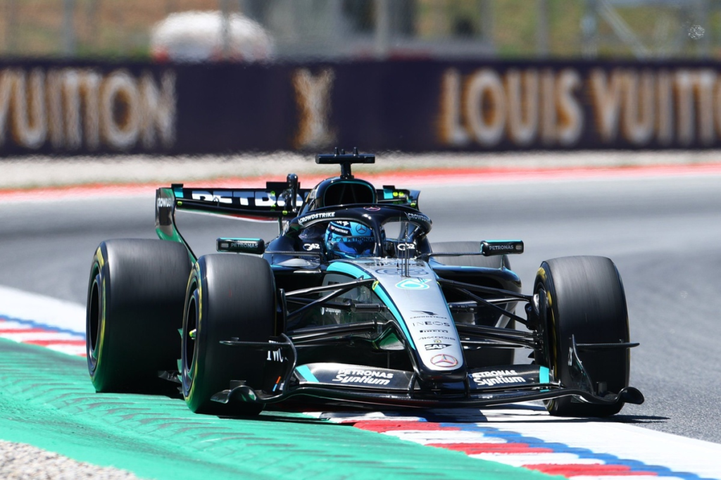 La razón de la pérdida de ritmo de Russell: ¡Mercedes ajustó mal su alerón en boxes! #F1 #FVDigital