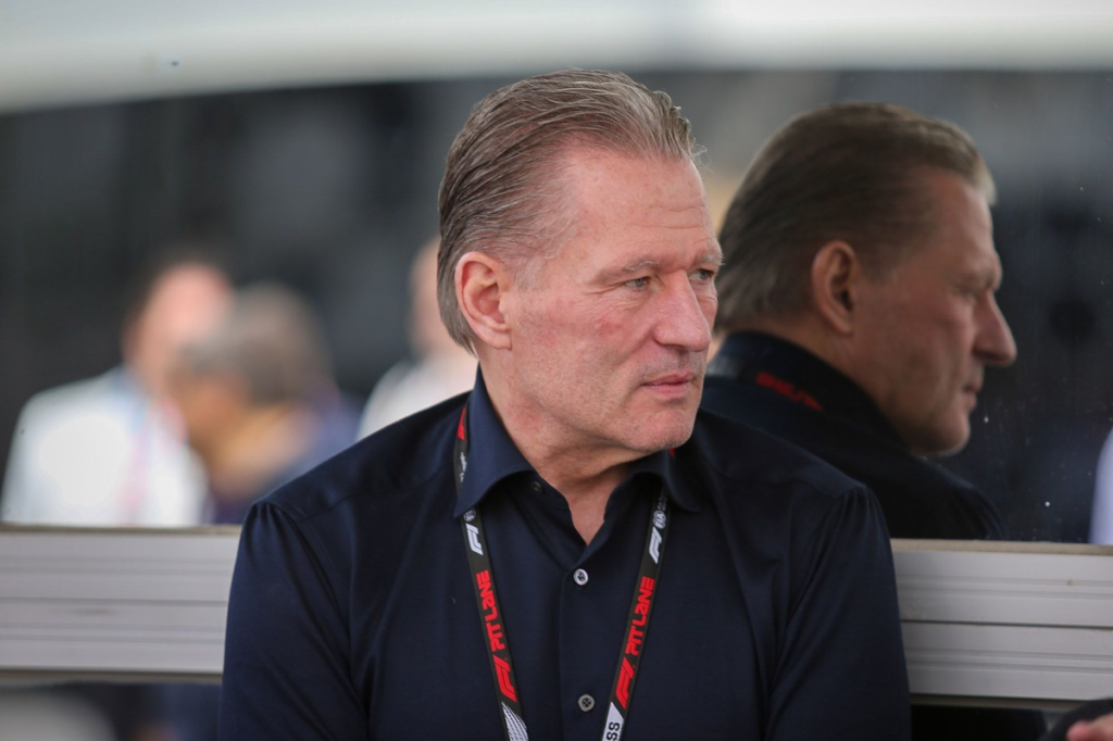 Jos Verstappen desmiente a Schumacher por el rumor de una oferta de Mercedes a Max #F1 #FVDigital