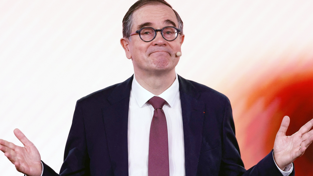 El CEO de Renault, François Provost, confirma: "La demanda de coches eléctricos supera la capacidad de producción"