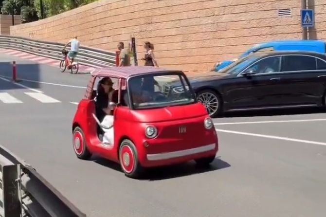 El último coche elegido por Sainz para pasear por Mónaco no pasa desapercibido #F1 #FVDigital