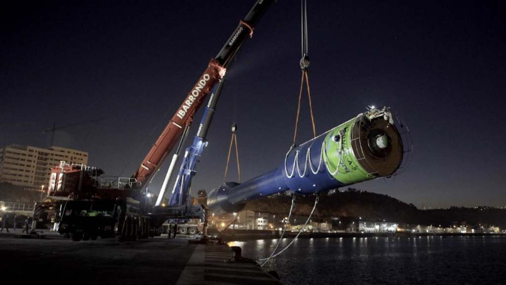 Una empresa española crea una gigantesca boya de 42 metros capaz de generar energía renovable a partir de una fuente que lleva ahí toda la vida