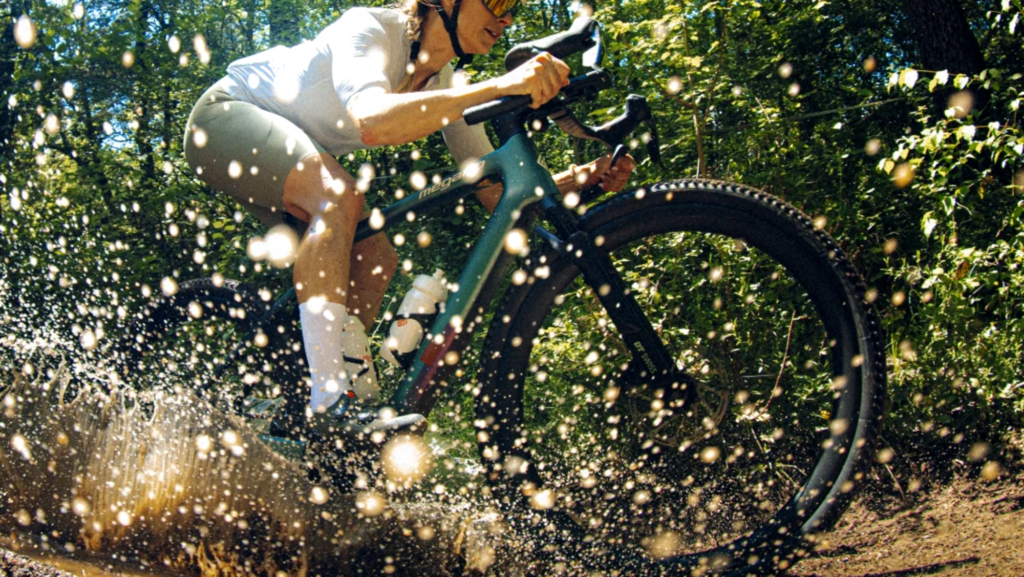 Después de hacer la bicicleta eléctrica de carretera más potente del mundo, esta marca ahora lanza la gravel: 1.300 W y 150 Nm