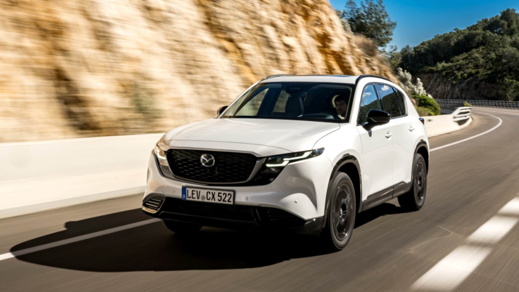 El director de programa del Mazda CX-5 carga contra los coches híbridos de la competencia: "Ninguno me ha satisfecho"