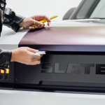 Uno de los coches eléctricos más baratos del mundo logrará su bajo precio ofreciendo a los clientes hasta 100 colores de vinilos