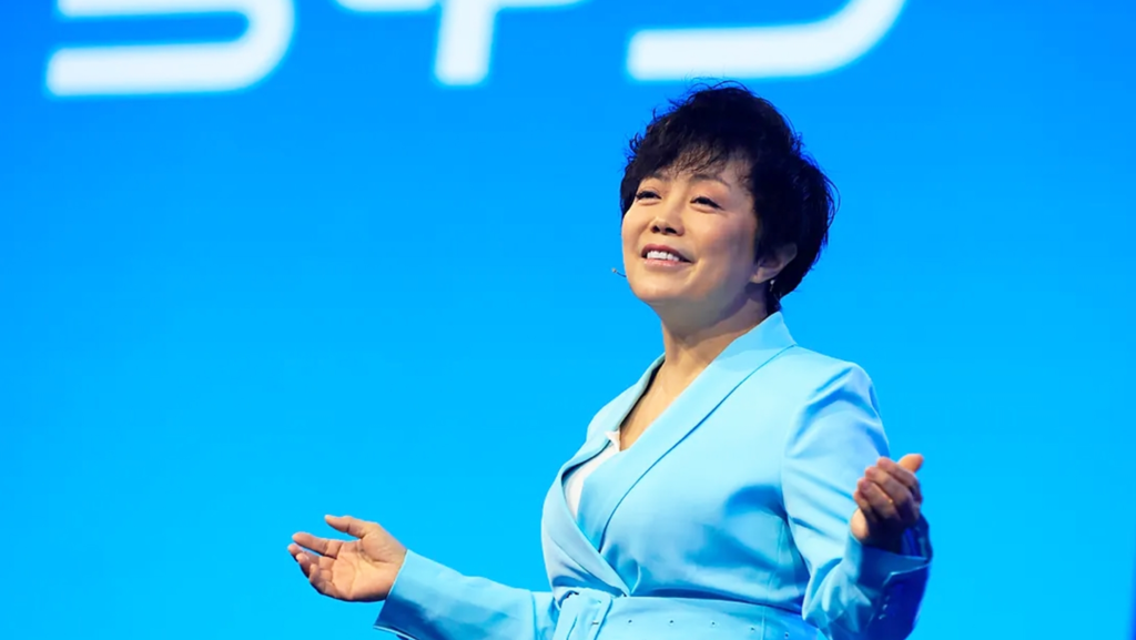La vicepresidenta de BYD, Stella Li, no se corta y dice lo que piensa del Ferrari Luce: la respuesta quizá no te sorprenda