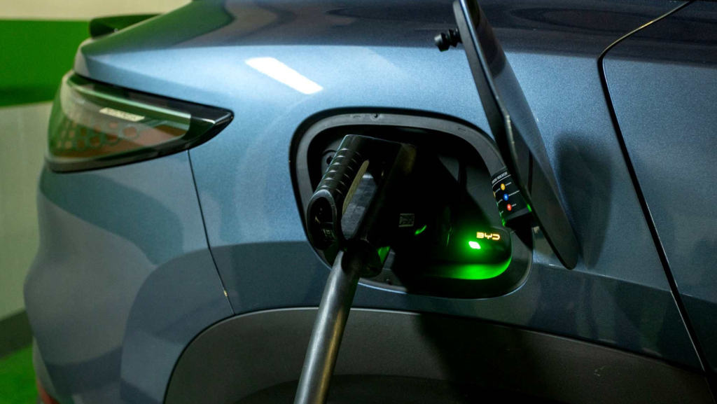 Galicia lidera, con un 67 % más, las ventas de coches híbridos enchufables: esto es lo que está haciendo mejor que el resto de la comunidades