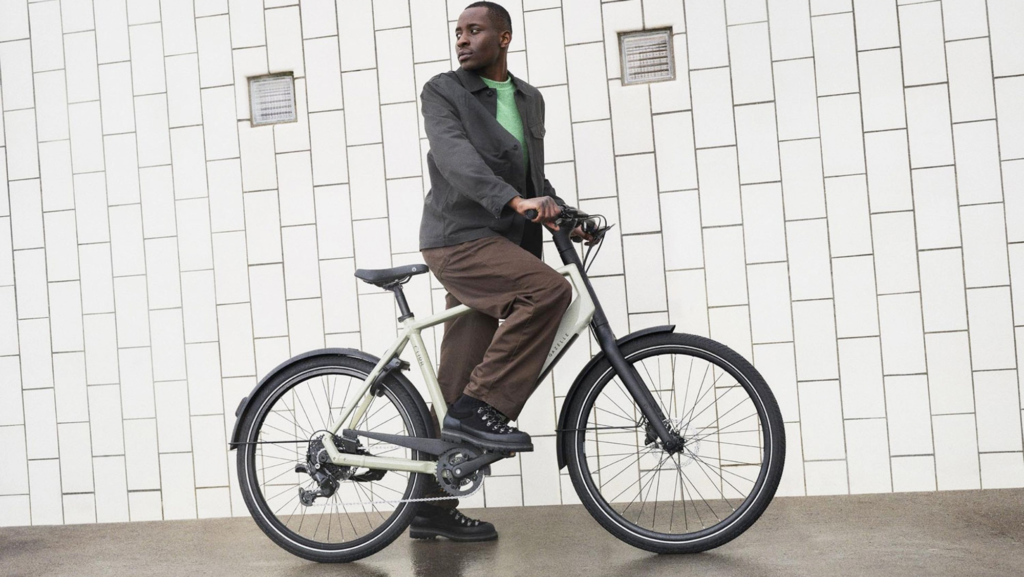 Por 2.400 €, esta bicicleta eléctrica es una de las primeras en estrenar el nuevo y atípico motor presentado por Bosch
