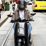 Circular en moto por el arcén: la DGT aclara cuándo, cómo y en qué condiciones se permite