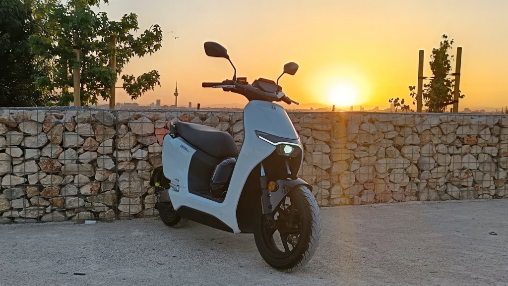 Probamos el Zero LS1, el primer scooter de la marca californiana: un sofisticado urbanita que llega como tope de gama de su segmento