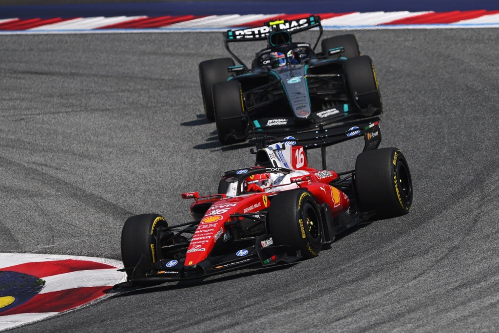 Wolff se pregunta cómo Ferrari puede permitirse mejoras “ilimitadas” en la F1 #F1 #FVDigital