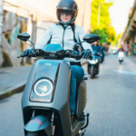 NIU afronta junio con matricula y seguro gratis para su scooter más versátil, y descuentos de hasta 800 euros en su gama de motos eléctricas