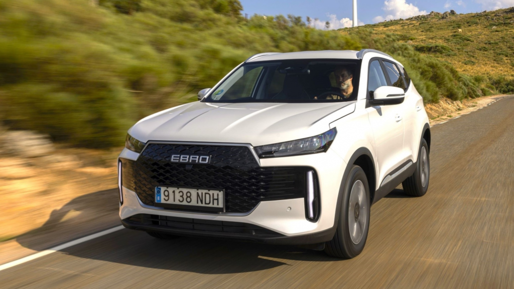4,2 L/100 km y desde 19.990 €: así hace un Madrid-Barcelona este SUV híbrido fabricado en España