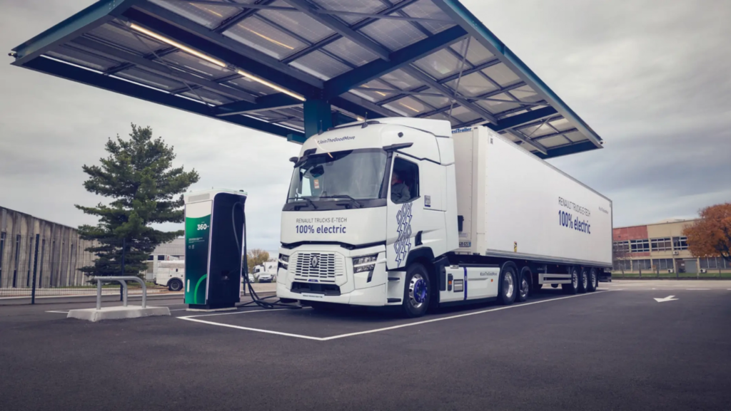 Renault tiene un plan audaz: vender el doble de vehículos comerciales con camiones eléctricos que no se detienen