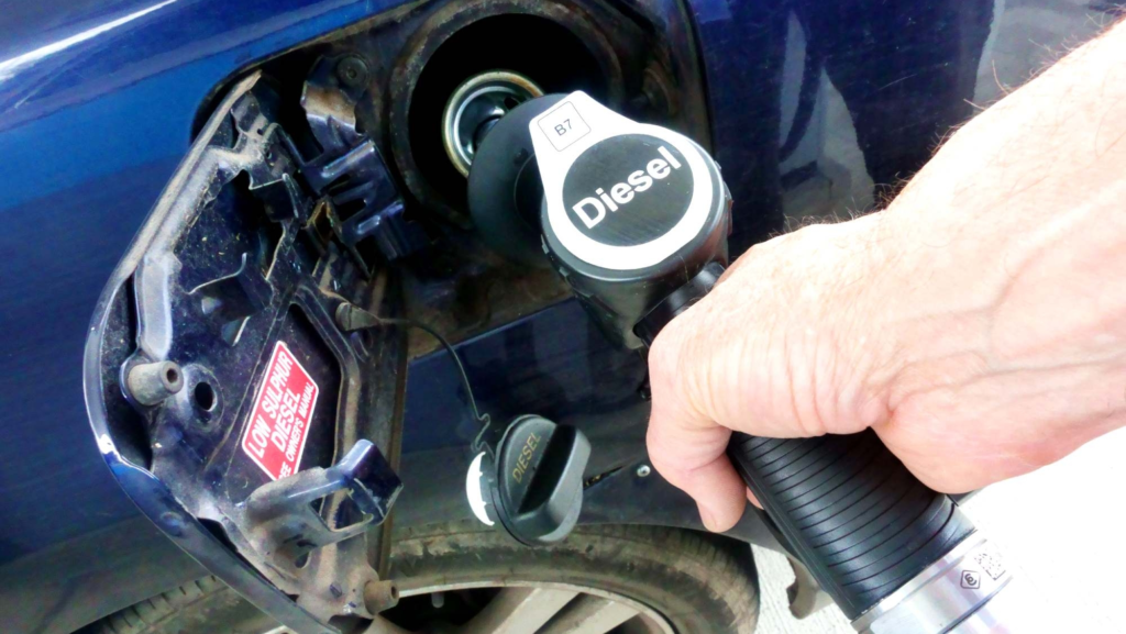 Mal comienzo de vacaciones: la vuelta al IVA del 21 % para la gasolina 'se come' la bonificación de 15 céntimos decretada por el Gobierno y el precio se dispara un 5,6 %