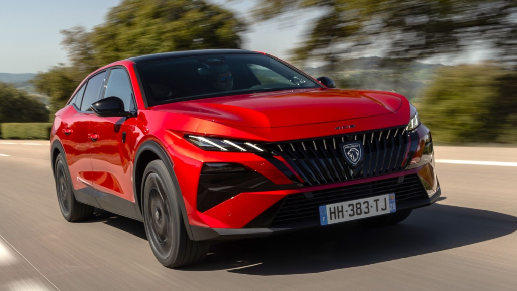 2,6 L/100 km y etiqueta CERO: probamos el nuevo Peugeot 408 que supera a cualquier SUV