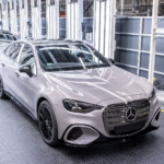 Mercedes comienza en Hungría la producción de su mejor coche eléctrico tras gastarse más de 1.000 millones de euros
