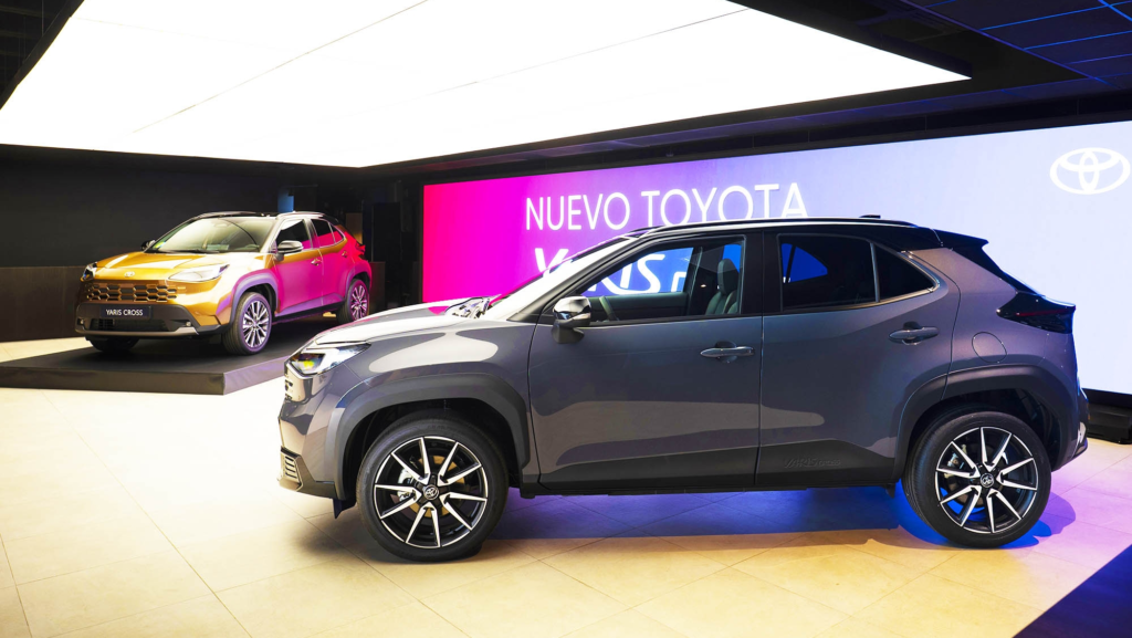 El Toyota Yaris Cross se renueva para seguir dominando el mercado: así ha evolucionado el SUV híbrido más vendido