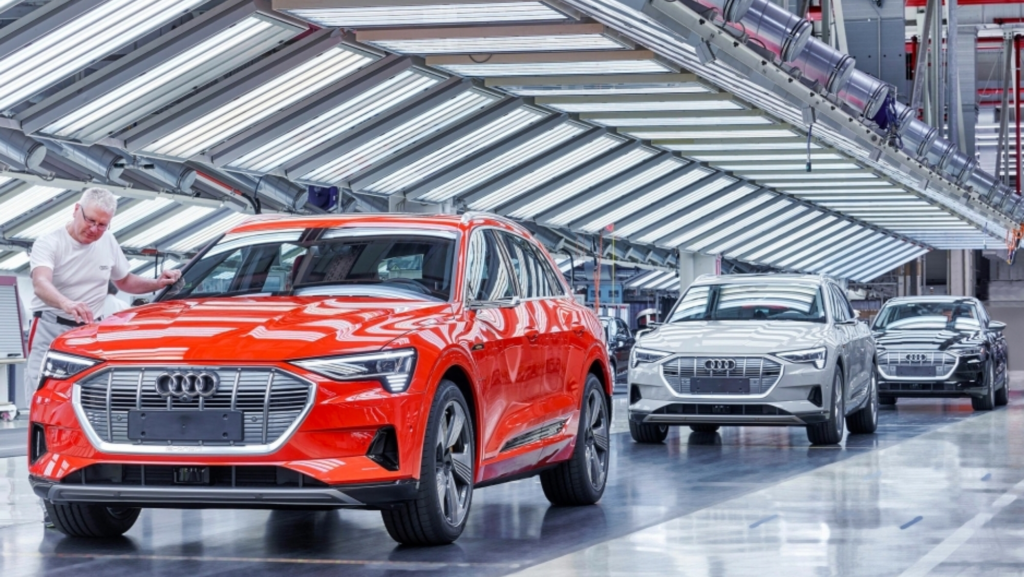 Europa busca una salida a la crisis energética y el coche eléctrico está en el centro: Bruselas abre la puerta a nuevas ayudas